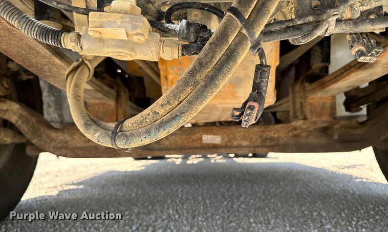 image for item EH4375 2002 International 9400i semi truck