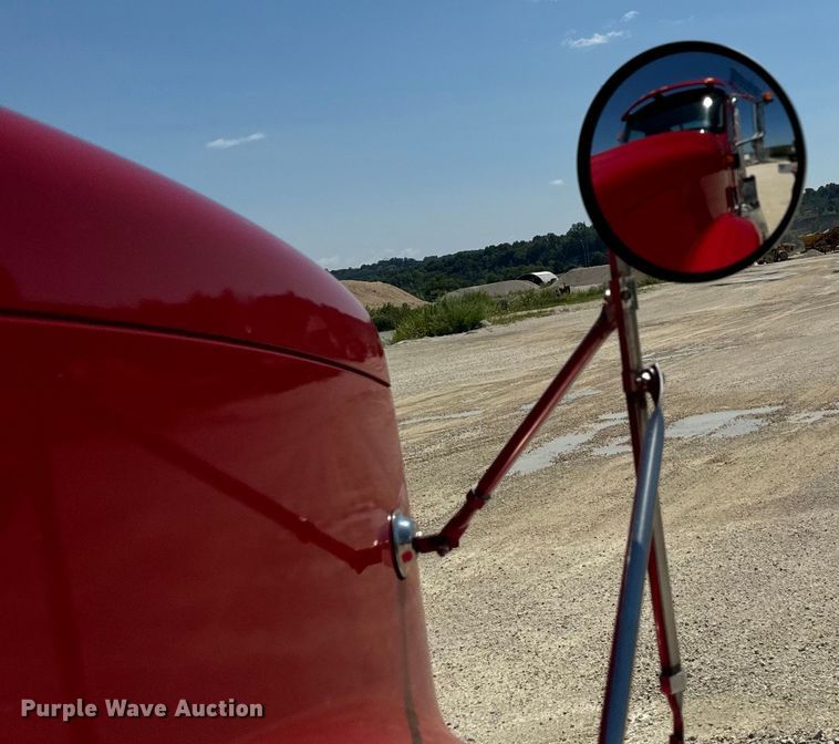 image for item EH4375 2002 International 9400i semi truck