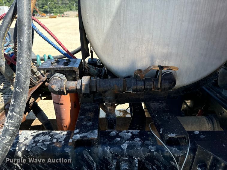 image for item EH4375 2002 International 9400i semi truck