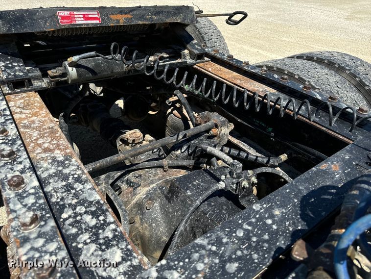 image for item EH4375 2002 International 9400i semi truck