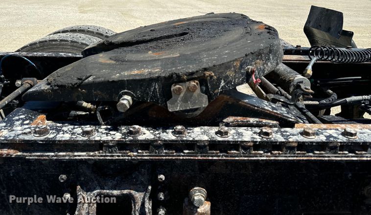 image for item EH4375 2002 International 9400i semi truck