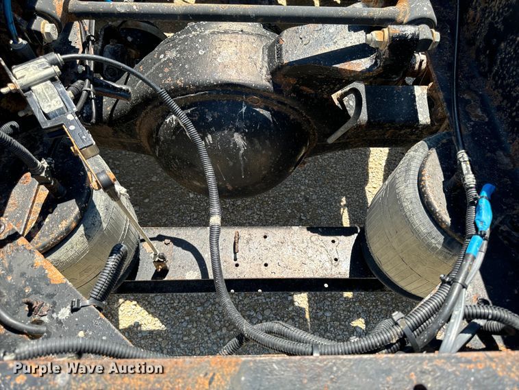 image for item EH4375 2002 International 9400i semi truck