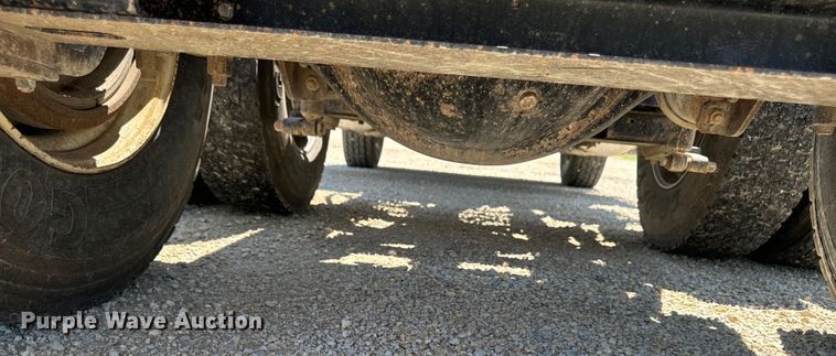 image for item EH4375 2002 International 9400i semi truck