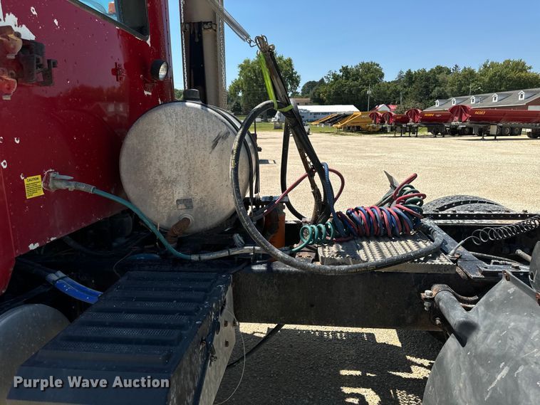 image for item EH4375 2002 International 9400i semi truck