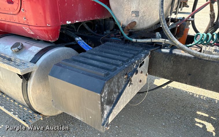 image for item EH4375 2002 International 9400i semi truck