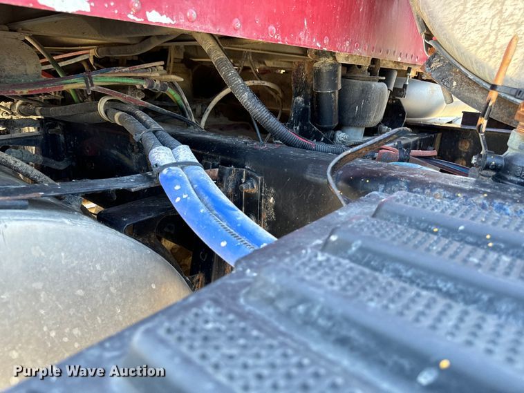 image for item EH4375 2002 International 9400i semi truck