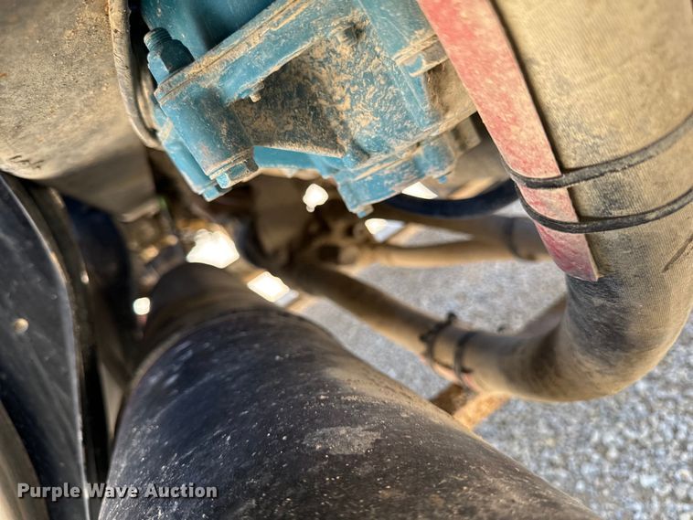 image for item EH4375 2002 International 9400i semi truck