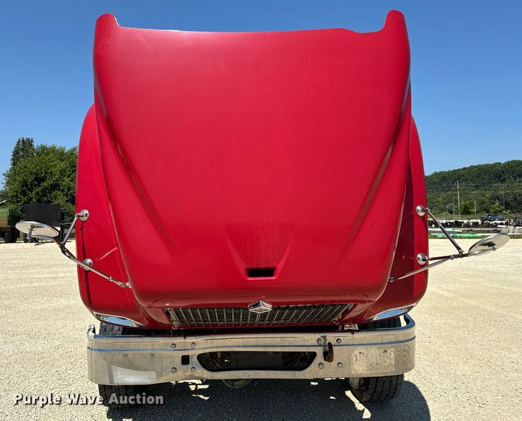 image for item EH4375 2002 International 9400i semi truck