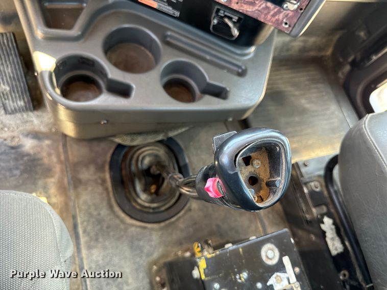 image for item EH4375 2002 International 9400i semi truck