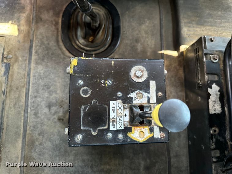 image for item EH4375 2002 International 9400i semi truck