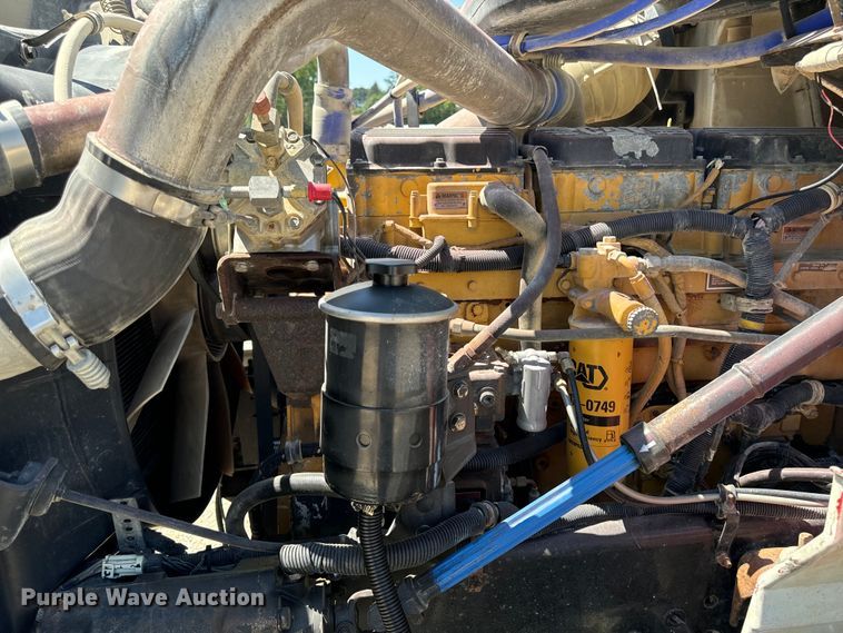 image for item EH4375 2002 International 9400i semi truck