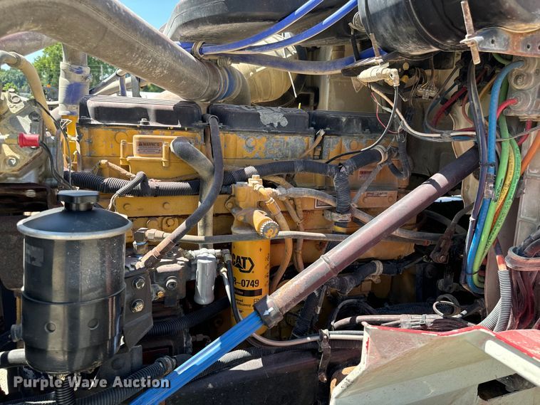 image for item EH4375 2002 International 9400i semi truck