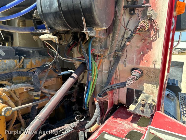 image for item EH4375 2002 International 9400i semi truck