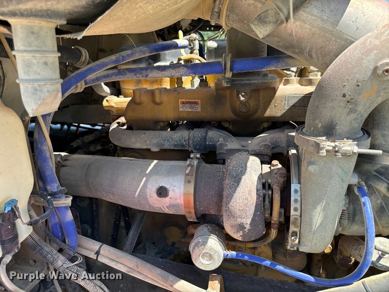 image for item EH4375 2002 International 9400i semi truck