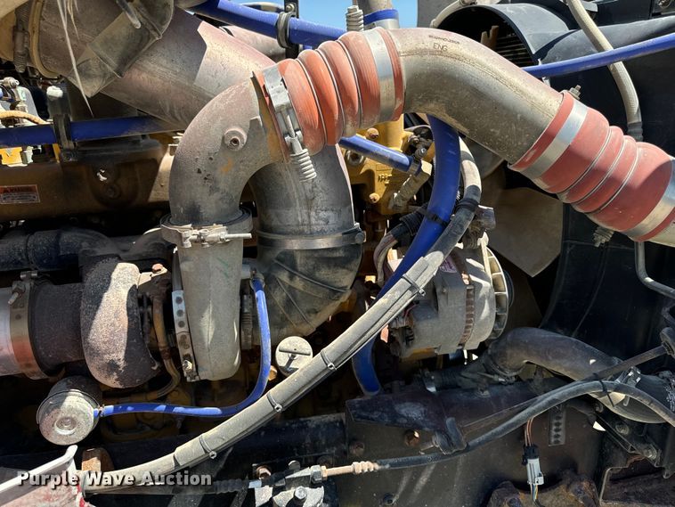 image for item EH4375 2002 International 9400i semi truck