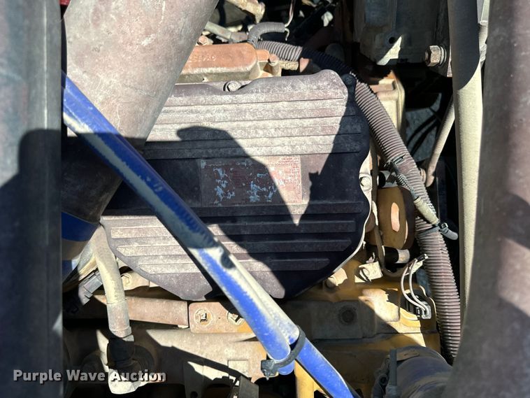 image for item EH4375 2002 International 9400i semi truck