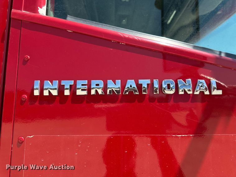 image for item EH4375 2002 International 9400i semi truck