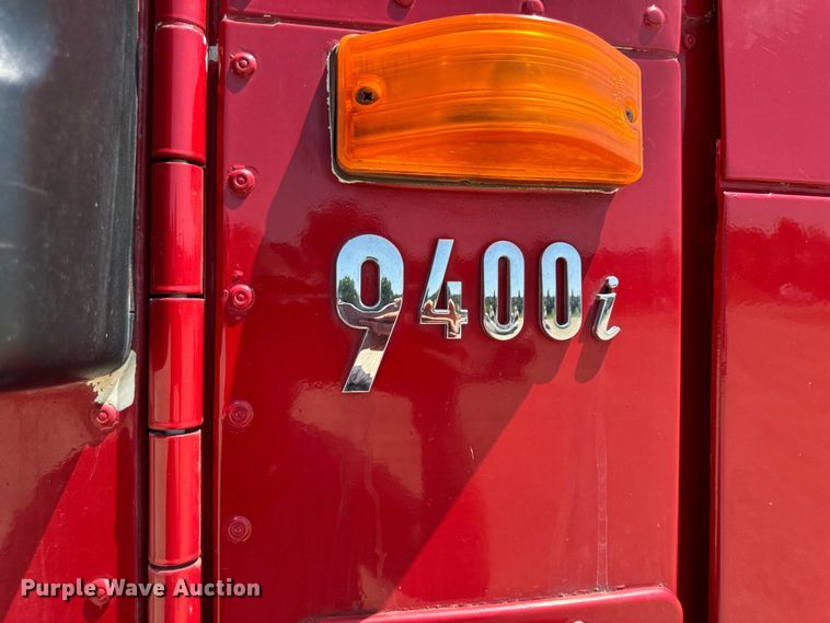 image for item EH4375 2002 International 9400i semi truck