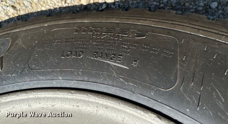 image for item EH4375 2002 International 9400i semi truck