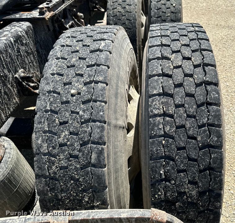 image for item EH4375 2002 International 9400i semi truck