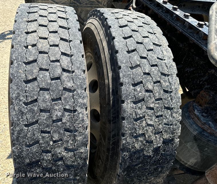 image for item EH4375 2002 International 9400i semi truck