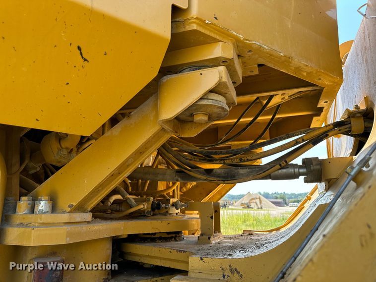 image for item EH4376 2000 Caterpillar 988F wheel loader