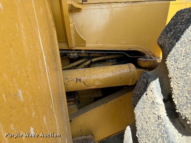 image for item EH4376 2000 Caterpillar 988F wheel loader