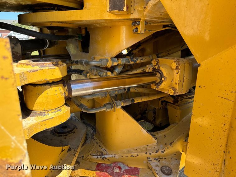 image for item EH4376 2000 Caterpillar 988F wheel loader