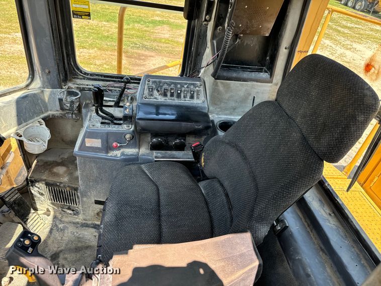 image for item EH4376 2000 Caterpillar 988F wheel loader