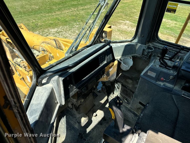 image for item EH4376 2000 Caterpillar 988F wheel loader