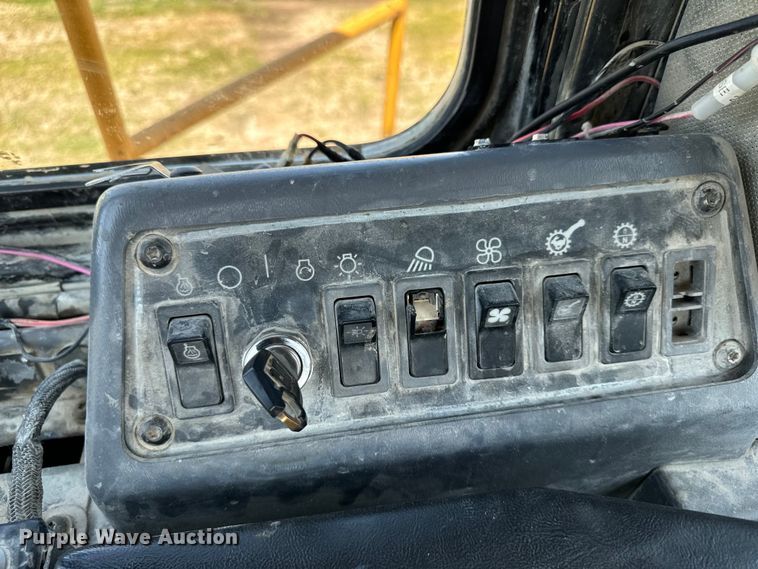 image for item EH4376 2000 Caterpillar 988F wheel loader