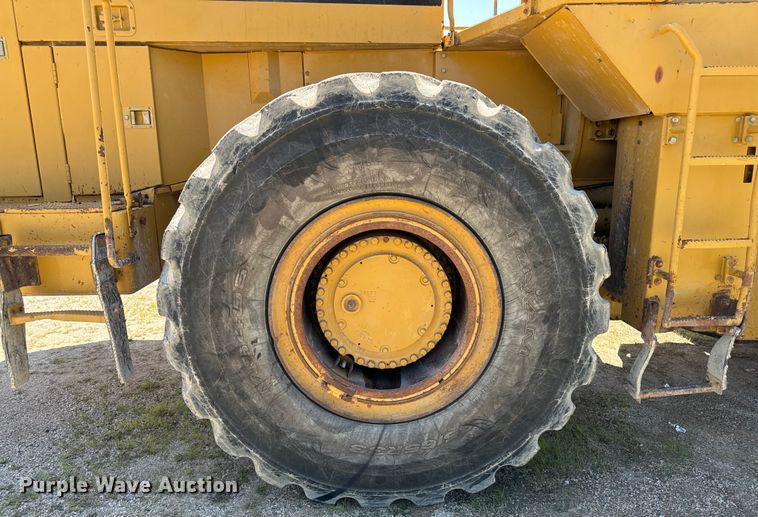 image for item EH4376 2000 Caterpillar 988F wheel loader