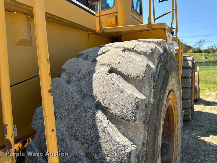 image for item EH4376 2000 Caterpillar 988F wheel loader