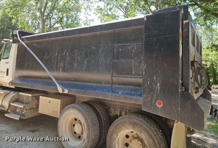 image for item EI8219 2011 International  ProStar dump truck