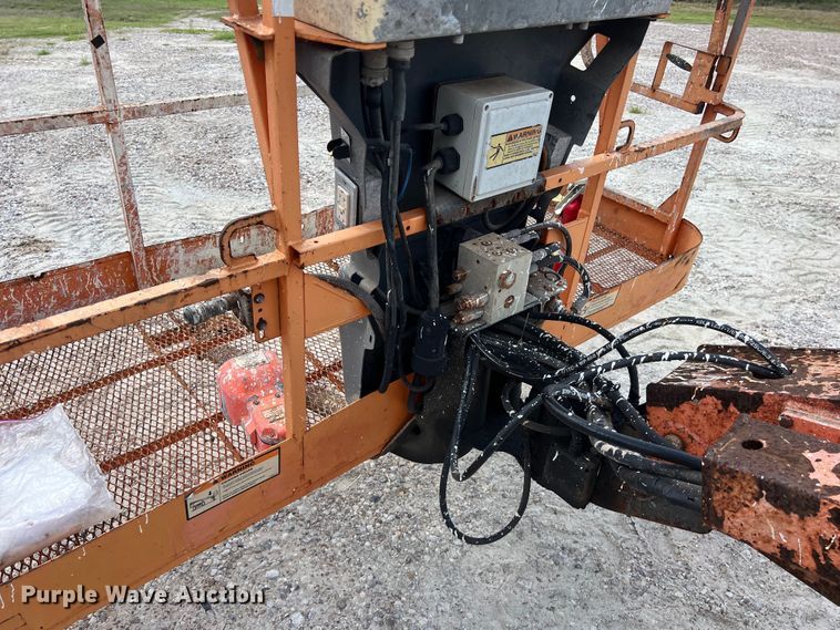 image for item EJ2858 2013 JLG 800S boom lift