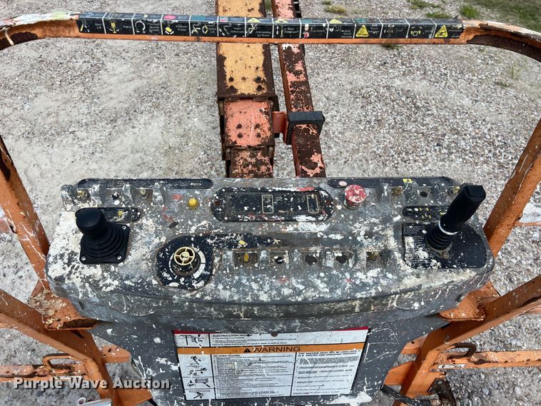 image for item EJ2858 2013 JLG 800S boom lift