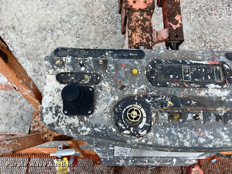 image for item EJ2858 2013 JLG 800S boom lift