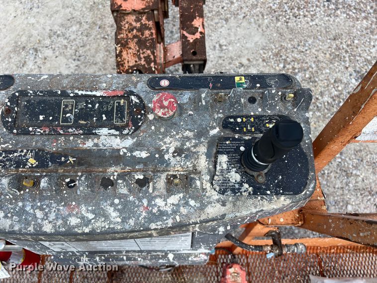 image for item EJ2858 2013 JLG 800S boom lift