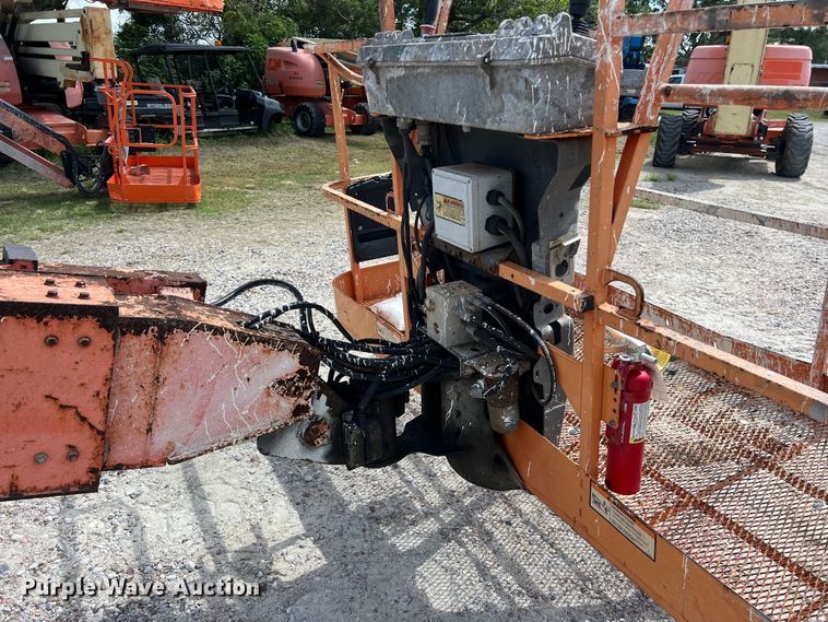 image for item EJ2858 2013 JLG 800S boom lift