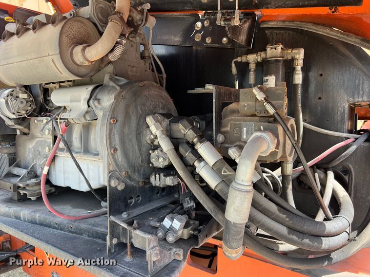 image for item EJ2858 2013 JLG 800S boom lift