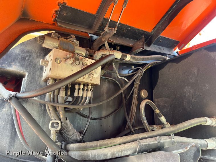 image for item EJ2858 2013 JLG 800S boom lift