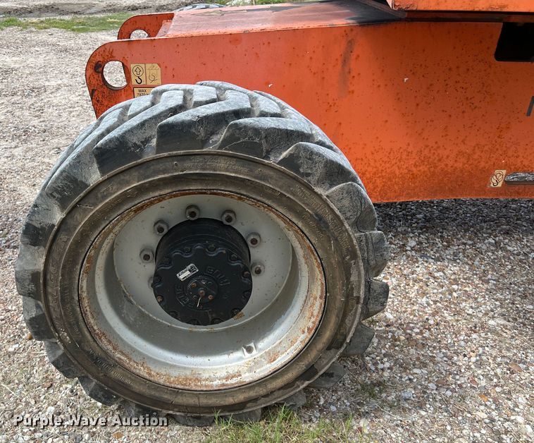 image for item EJ2858 2013 JLG 800S boom lift