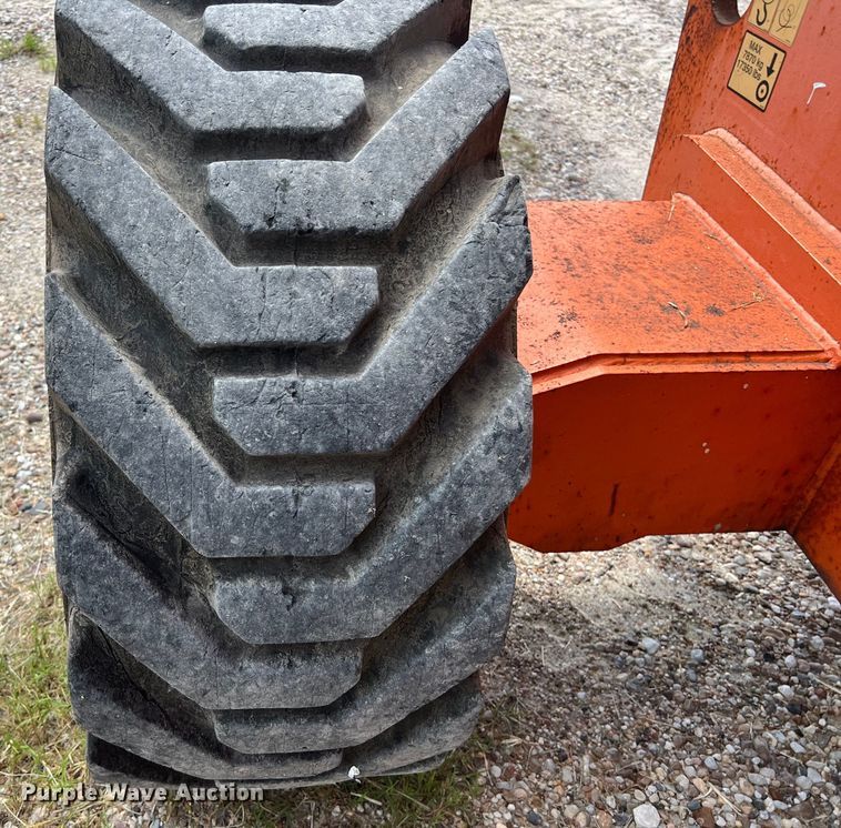 image for item EJ2858 2013 JLG 800S boom lift