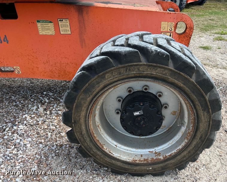 image for item EJ2858 2013 JLG 800S boom lift