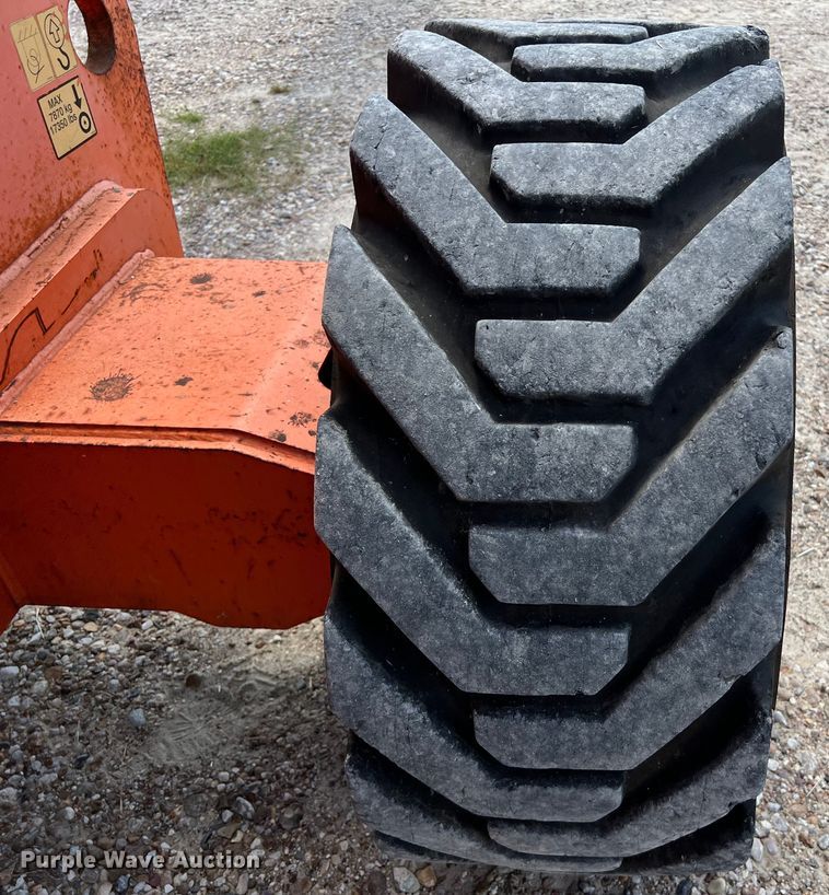 image for item EJ2858 2013 JLG 800S boom lift