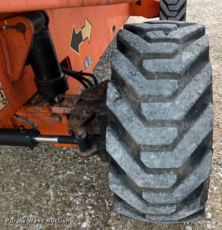 image for item EJ2858 2013 JLG 800S boom lift