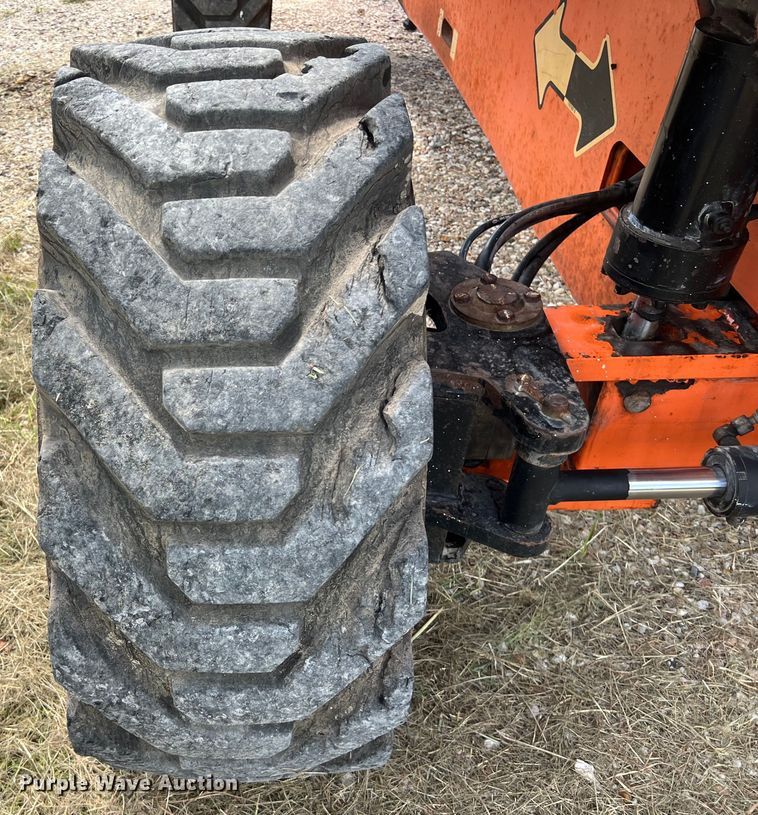 image for item EJ2858 2013 JLG 800S boom lift