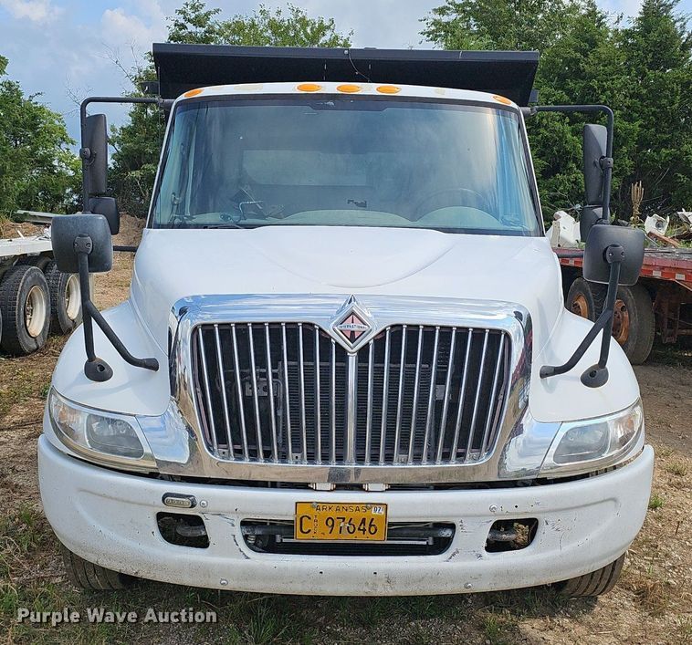 image for item EJ5792 2004 International 4200 dump truck