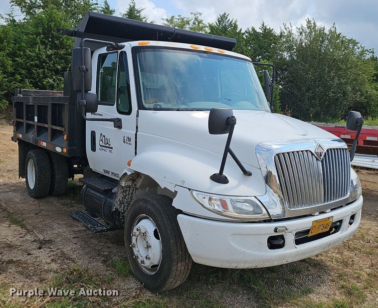 image for item EJ5792 2004 International 4200 dump truck