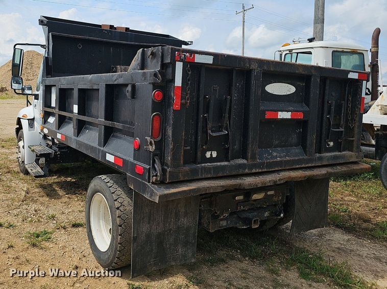 image for item EJ5792 2004 International 4200 dump truck